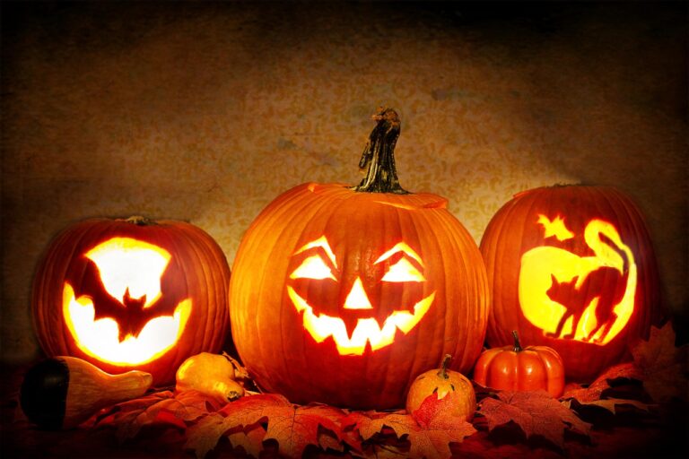 What Are the Best Christian Themes for Pumpkin Carvings?